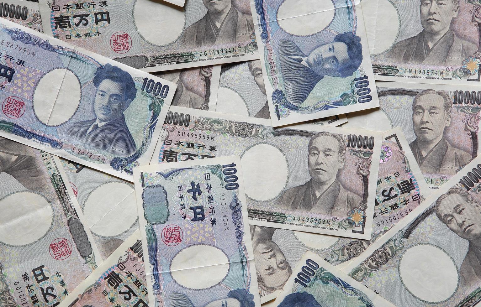 apanese-currency-notes-japanese-yen-free-photo